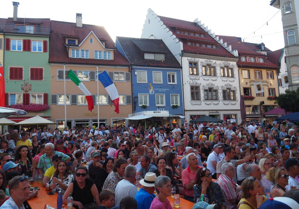 Voller Marktplatz