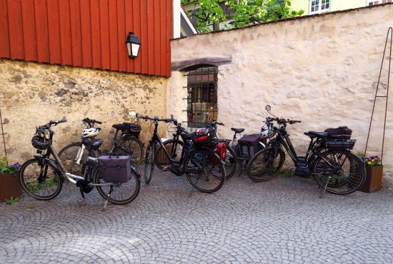 E-Bikes an der Stadtmauer