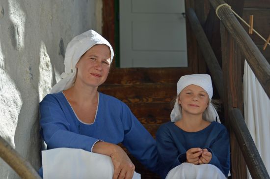 Eine Frau und ein Mädchen