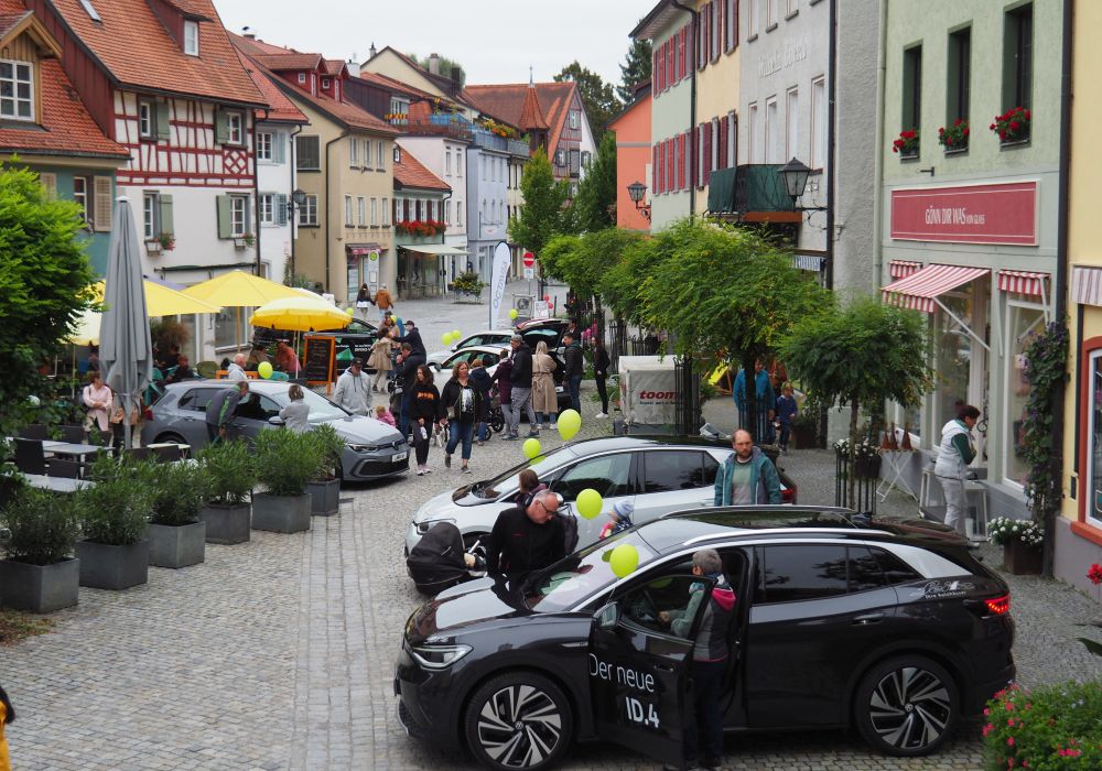 Autos auf dem Saumarkt