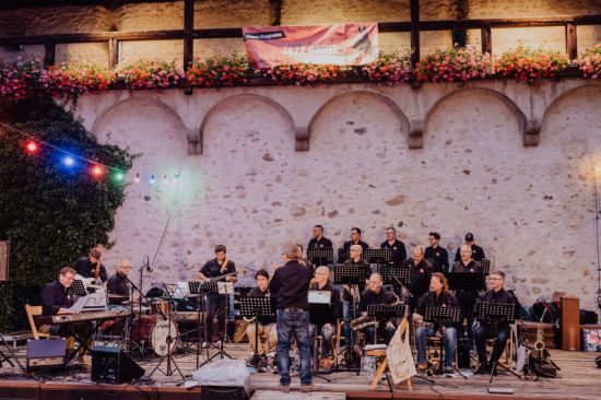Musiker vor der Stadtmauer bei der Eselmühle
