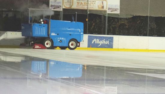 Eisbahn und Eismaschine