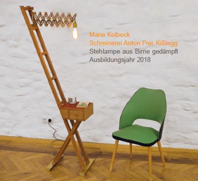 Stuhl und Lampe 