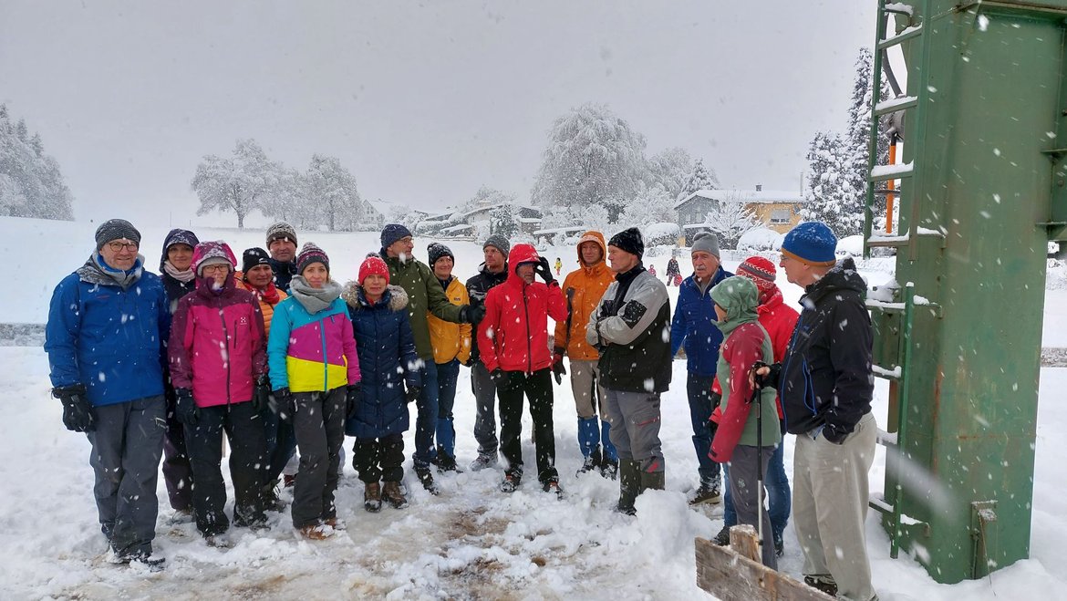 Gruppe Menschen im Schnee