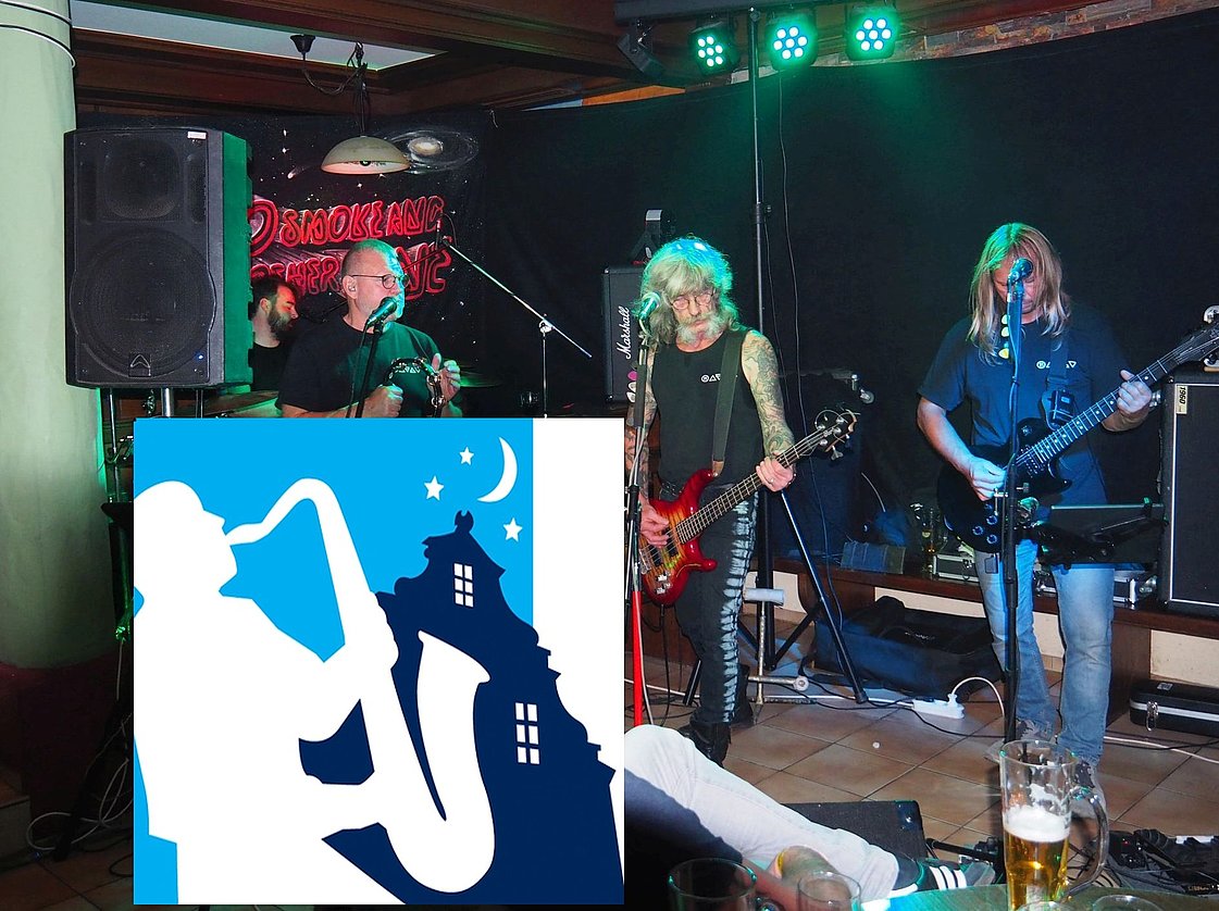 Eine Band in einem Lokal und das Logo der Wangener Musiknacht