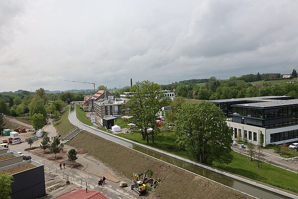 Sicht auf den Kanal und die Gebäude der ERBA aus dem 7. Stock