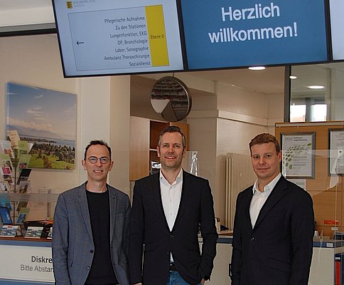 3 Männer auf dem Foto nebeneinander