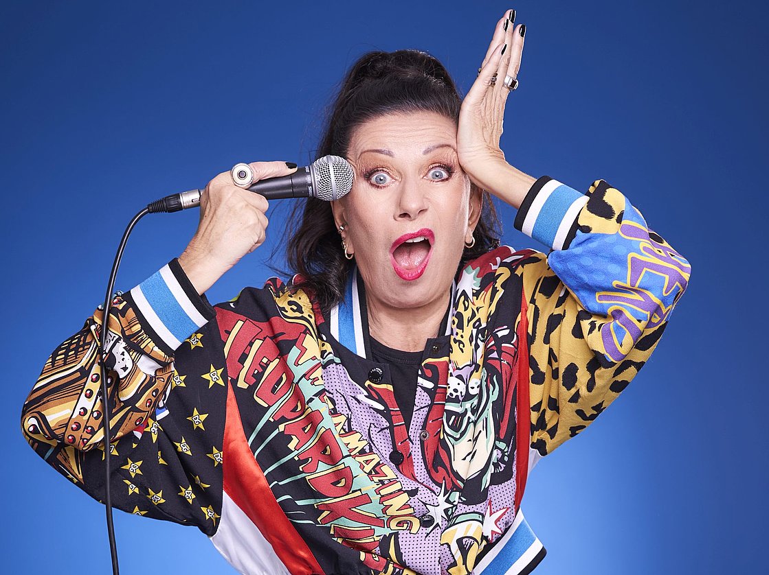 Lustiges Porträt von Stand-up Comedienne Patrizia Moresco 