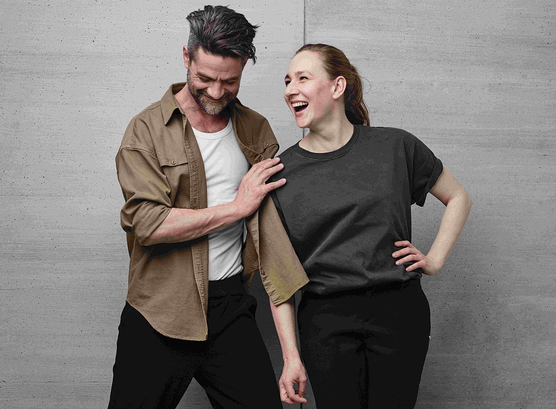 Eine Frau und ein Mann.