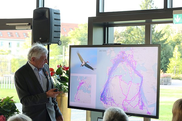 Georg Heine mit einer Präsentation