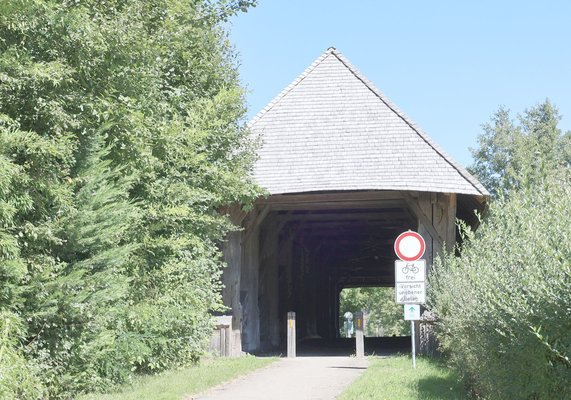 Überdachte Brücke für Fußgänger und Radfahrer Hiltensweiler