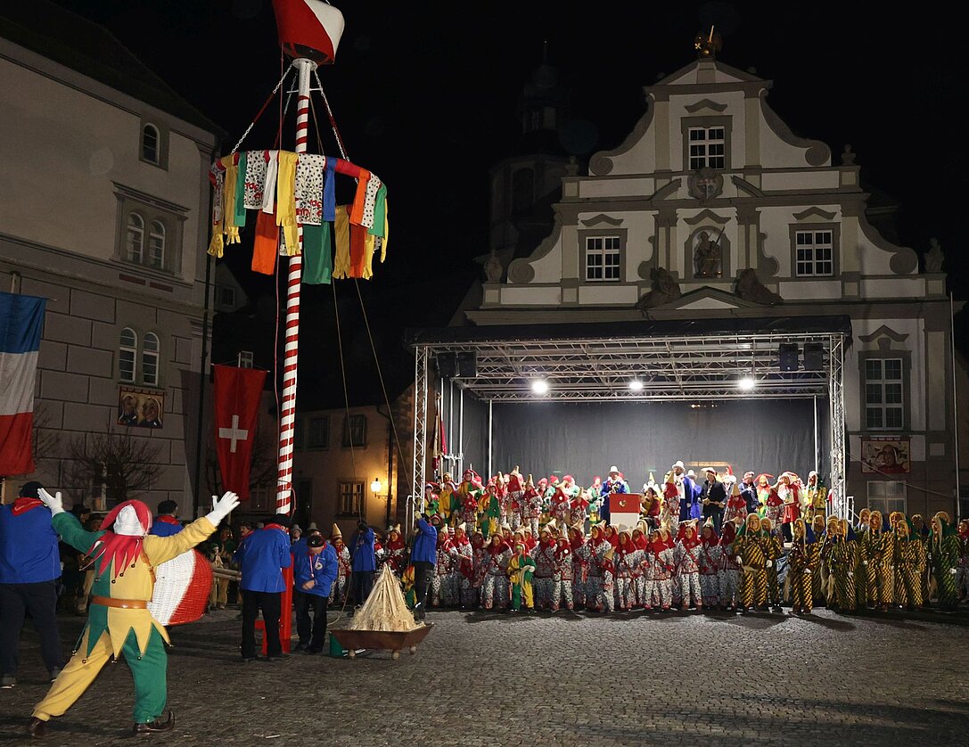 Narren und Narrenbaum