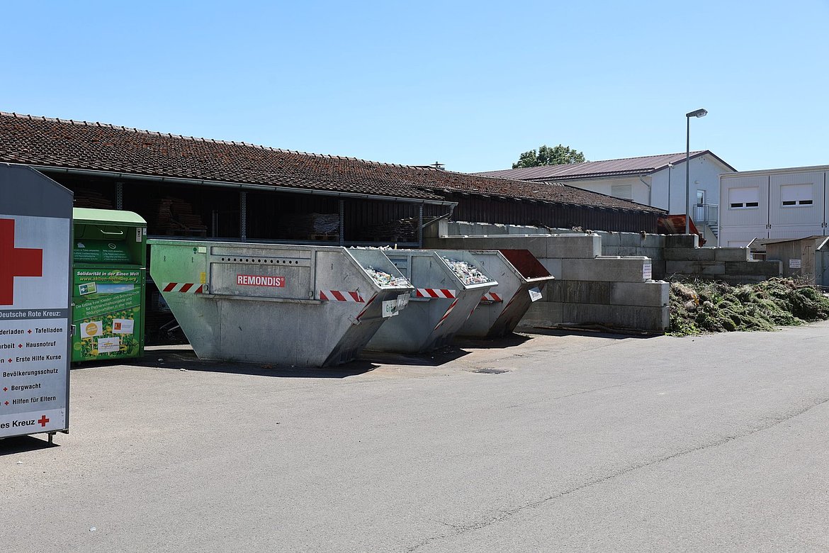 Wertstoffhof am Südring mit Glascontainern und Grünmüll