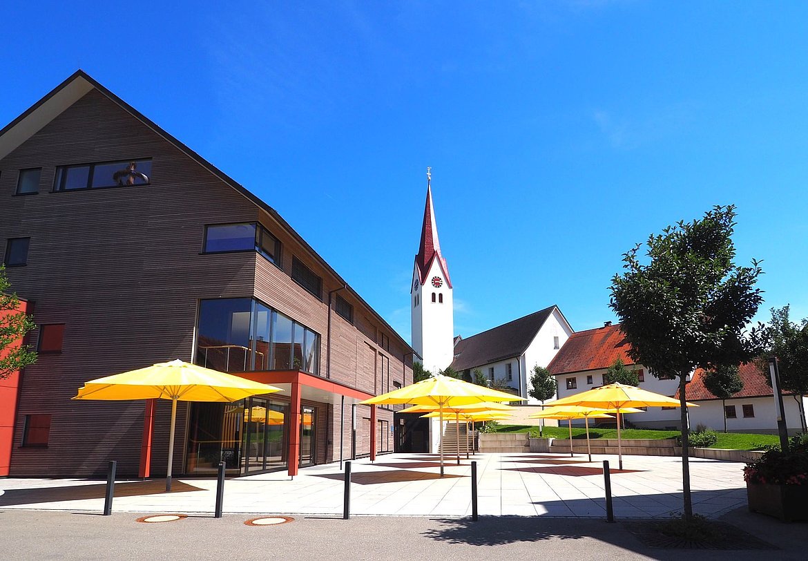 Ansicht vom Dorfgemeinschaftshaus in Deuchelried.