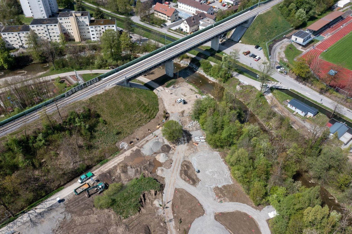 Bahnbrücke aus der Luft