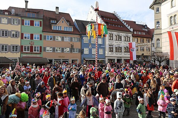 Der Marktplatz voller Mäschkerle