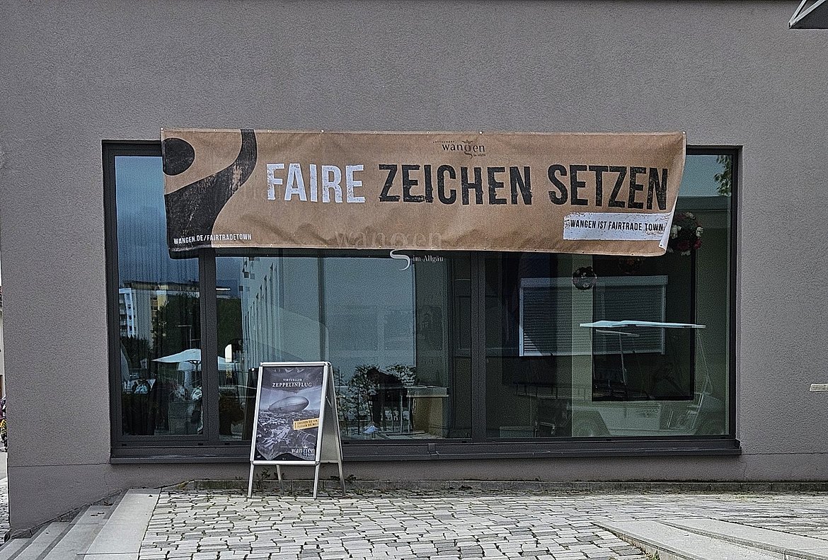 Fairtrade Banner am Comptoirgebäude