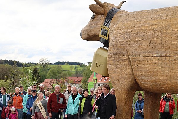 Die große Kuh und die Akteure der Landwirtschaft