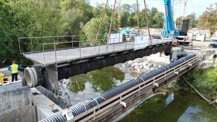 Brücke schwebt an