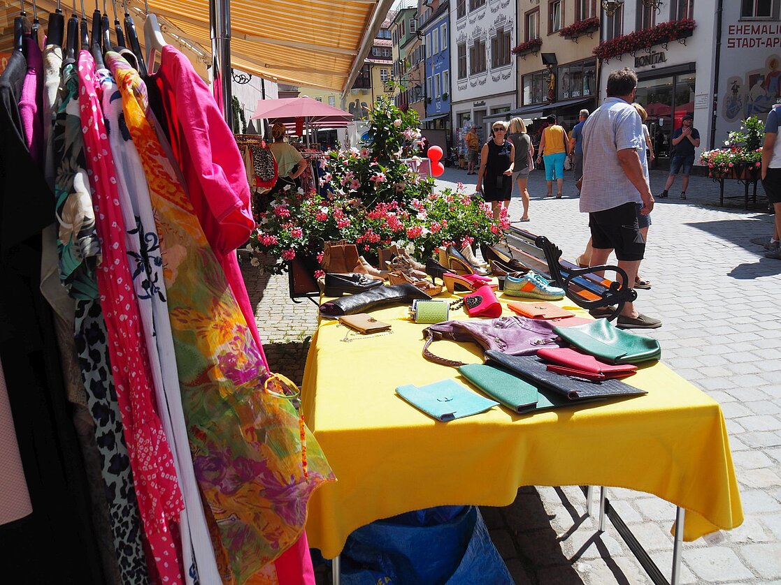 Tisch mit Accessoires in der Herrenstraße
