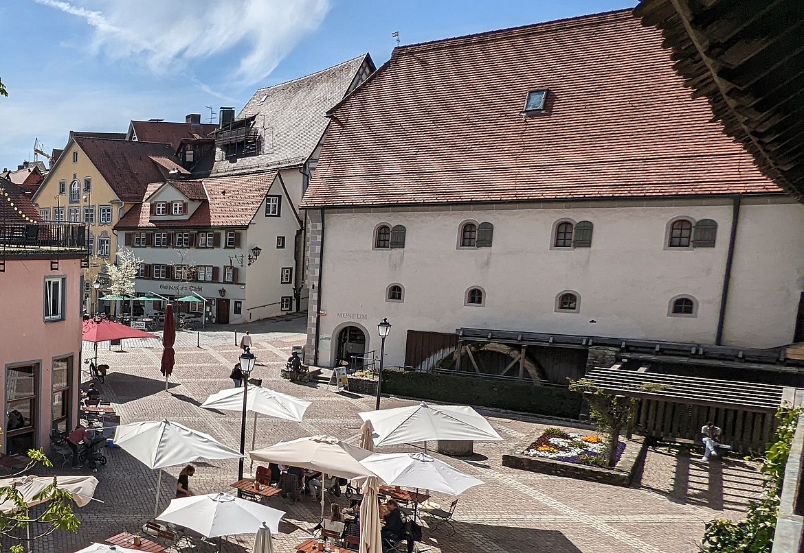 Ein Blick auf die Eselmühle vom Wehrgang aus.