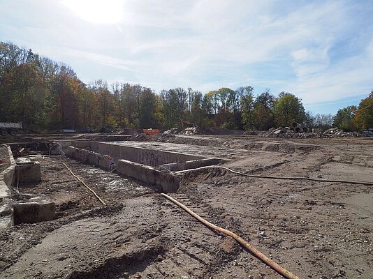 Betonbecken im Boden