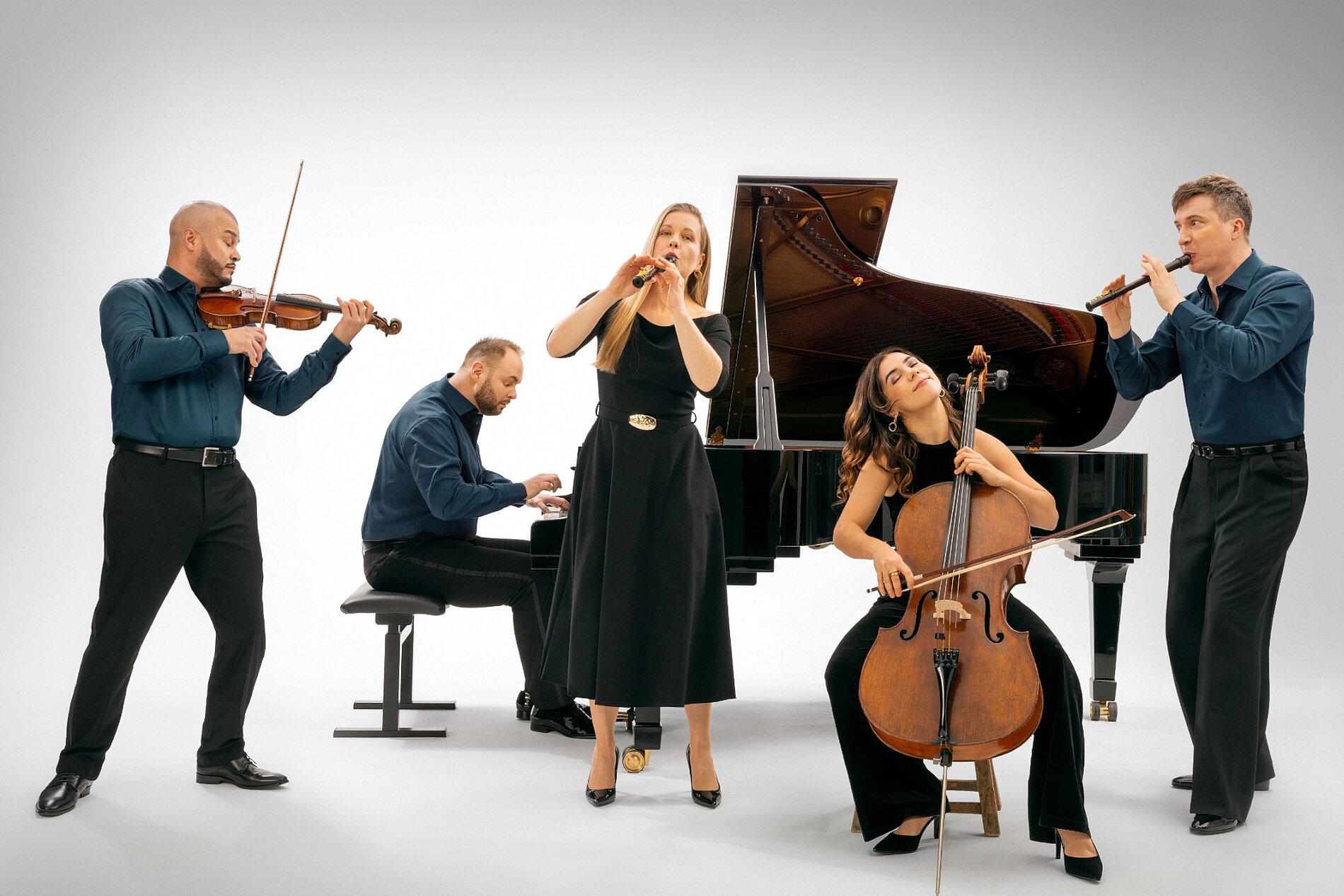 Portraitaufnahmen der beiden Musikerinnen