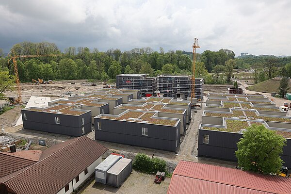 Blick über die neuen Gebäude des Siedlungswerk.