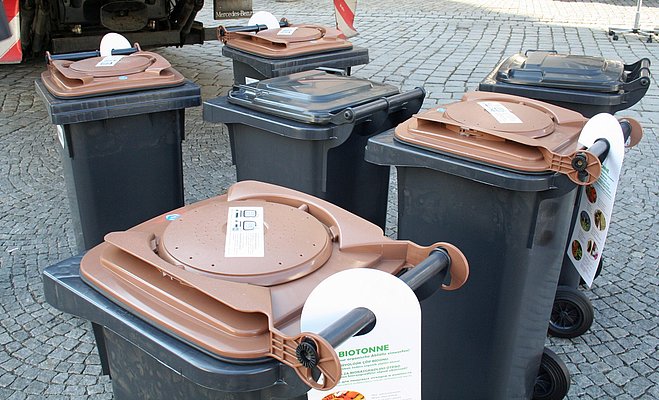 Mehrere Mülltonnen