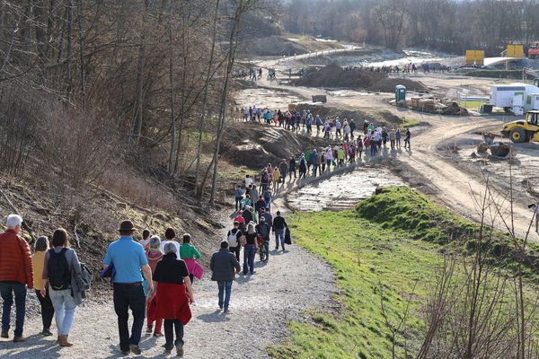 300 Menschen folgen OB Lang auf die Argenwiese
