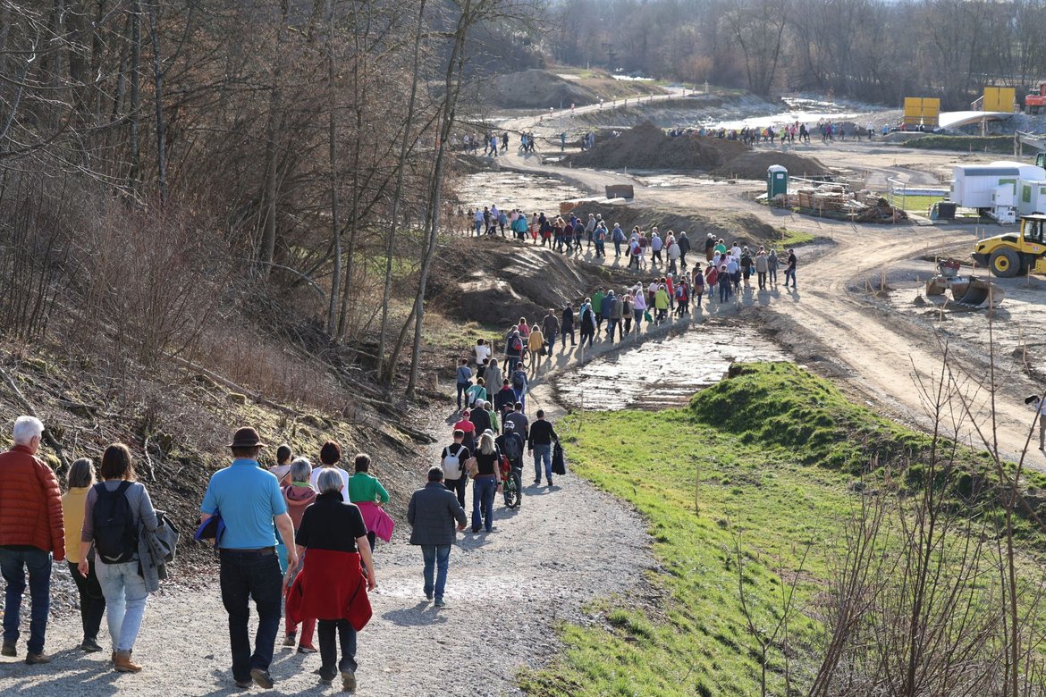 300 Menschen folgen OB Lang auf die Argenwiese