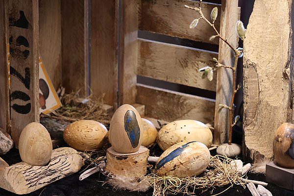 Eier aus Holz mit Gießharz