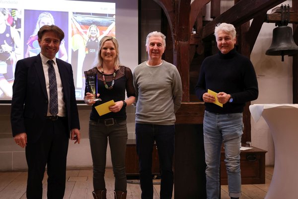 Gruppe mit Sportlerin des Jahres