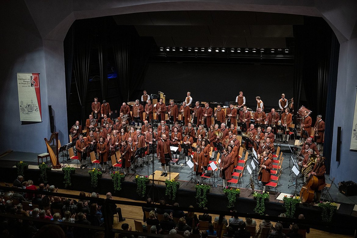 Orchester auf der Bühne.