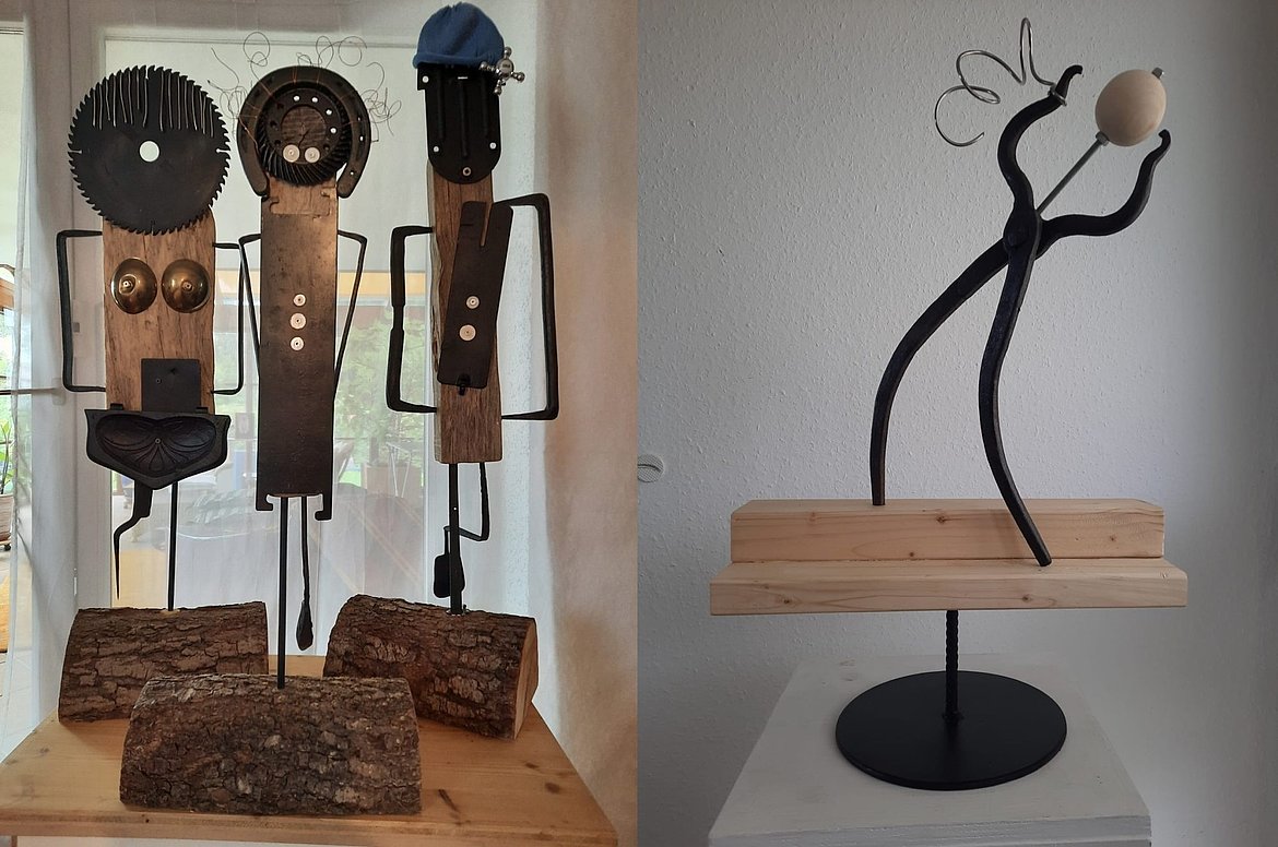 Kunstwerke aus Holz und Metall.