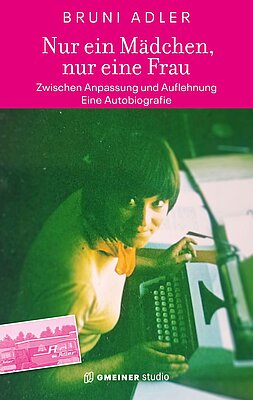 Buchcover von Bruni Adlers Autobiografie "Nur ein Mädchen, nur eine Frau". Das Cover zeigt eine junge Frau, die an einem Schreibtisch sitzt und in einem Notizbuch schreibt. Oben ist der Titel und der Untertitel in auffälliger Schrift.
